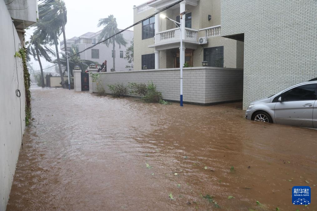 海南:台风“摩羯”登陆一线见闻 海南:台风“摩羯”登陆一线见闻
