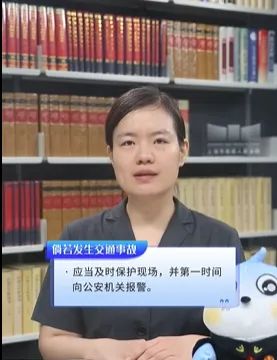 路人闯红灯致电动车车主遭轿车碾压身亡，法院判了：司机无责！