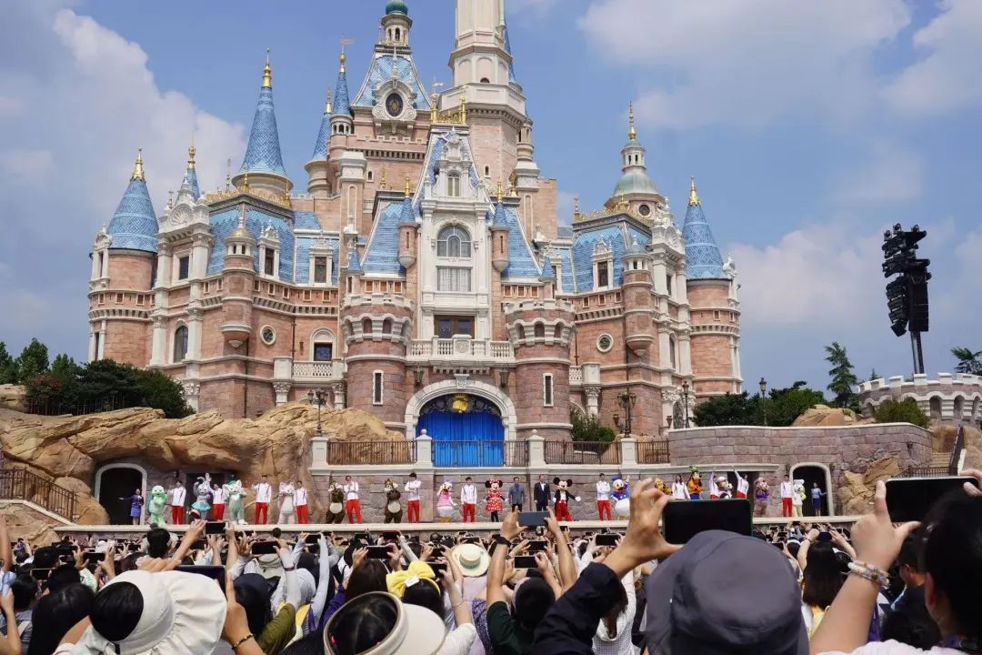 樊振东等奥运健儿,现身上海迪士尼 樊振东等奥运健儿,现身上海迪士尼