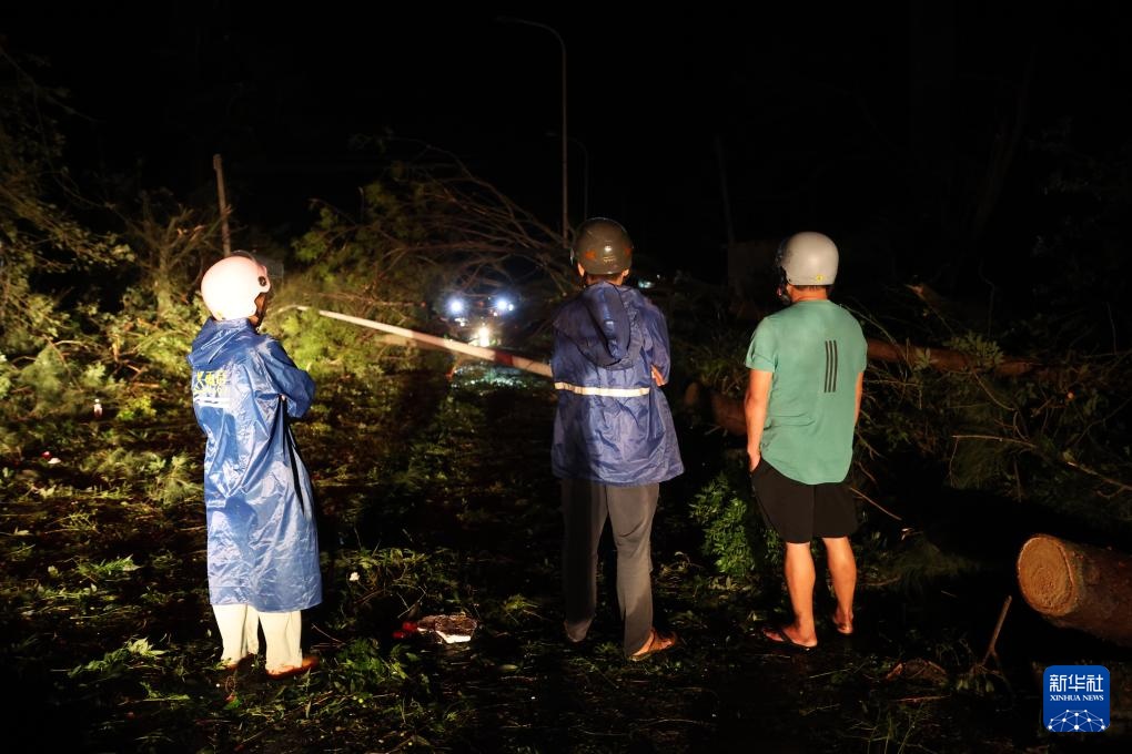 海南:台风“摩羯”登陆一线见闻 海南:台风“摩羯”登陆一线见闻