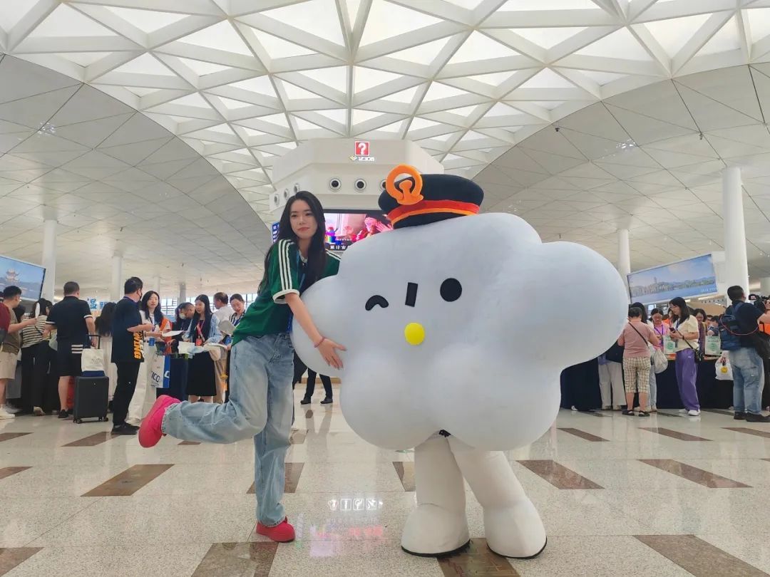 首发列车开出! 首发列车开出!