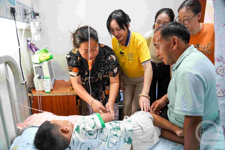 5岁男童误喝强碱水命悬一线，上千好心人接力驰援