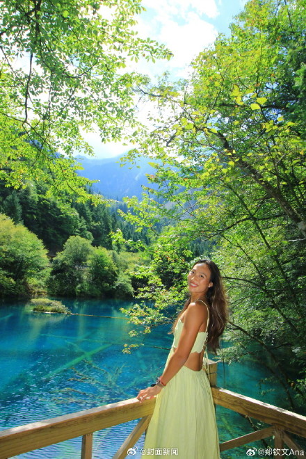 郑钦文晒九寨沟旅游照