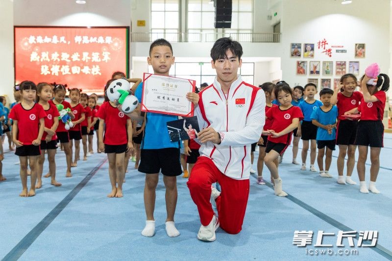 张博恒回母校当“老师”