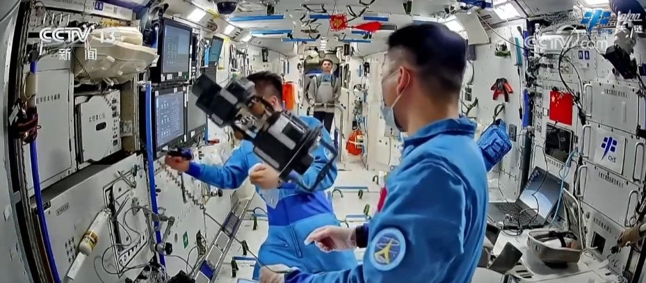 实验、试验、检查维护 “太空家园”里神舟十八号乘组忙碌又充实 实验、试验、检查维护 “太空家园”里神舟十八号乘组忙碌又充实