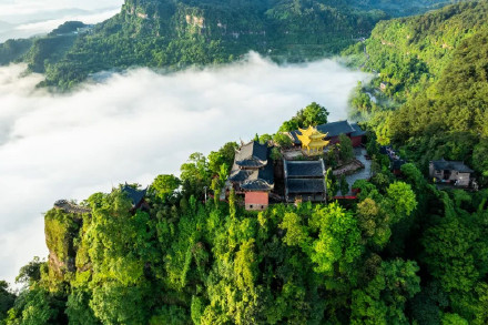 到綦江，总要来趟古剑山吧