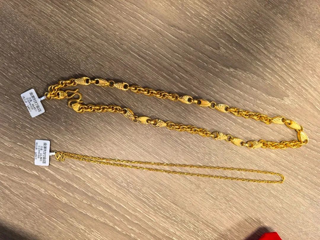 买了两条金项链，被老板报警！原因竟是……
