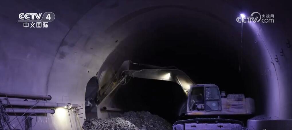 “蜀道难”变“蜀道畅” 交通建设破局大凉山之困