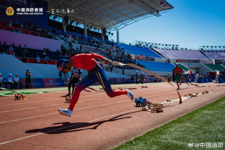 用镜头记录拼搏瞬间