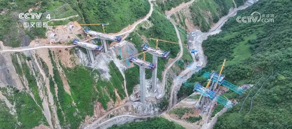 “蜀道难”变“蜀道畅” 交通建设破局大凉山之困