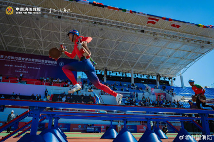 用镜头记录拼搏瞬间