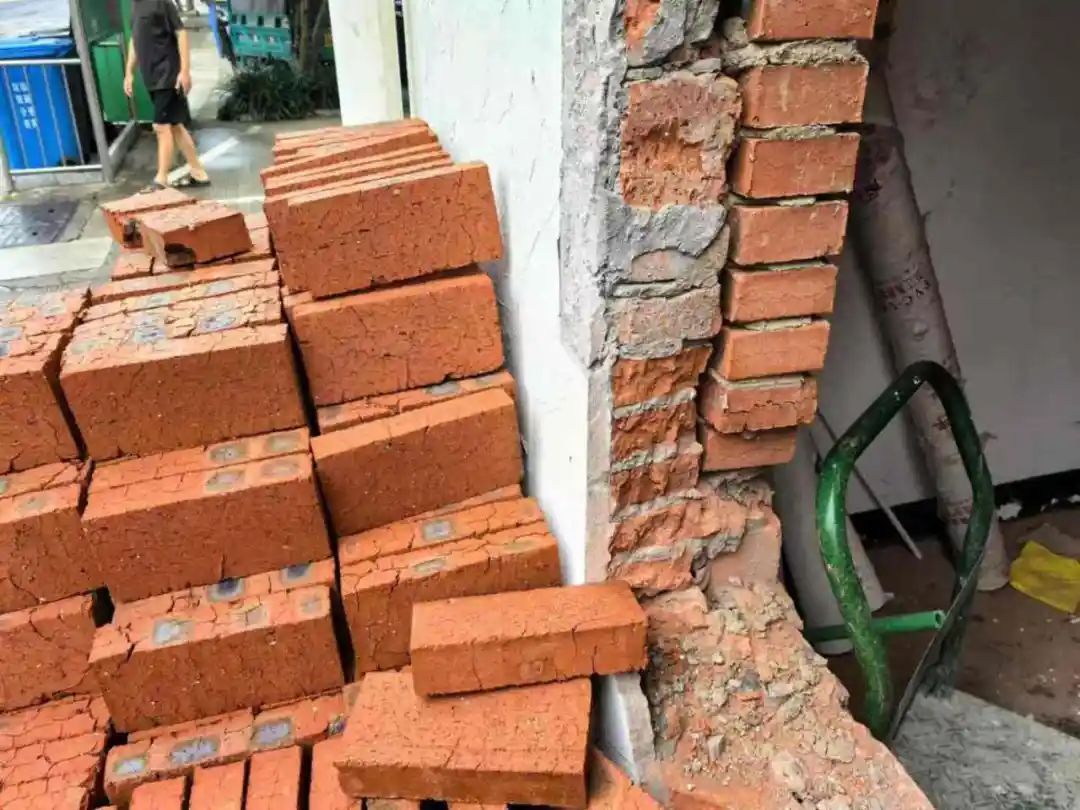 台州一小区业主心慌慌！因为邻居砸了“承重墙”？最新进展是...