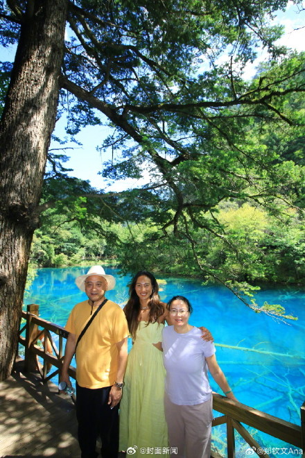 郑钦文晒九寨沟旅游照