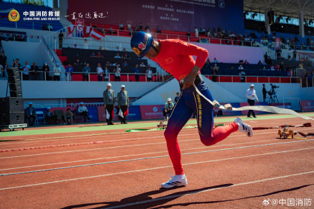 用镜头记录拼搏瞬间