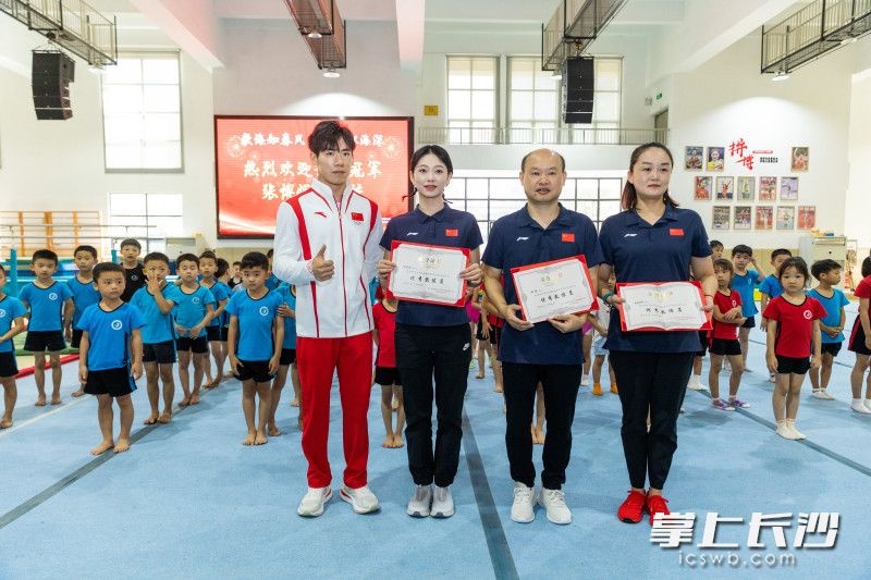 张博恒回母校当“老师”