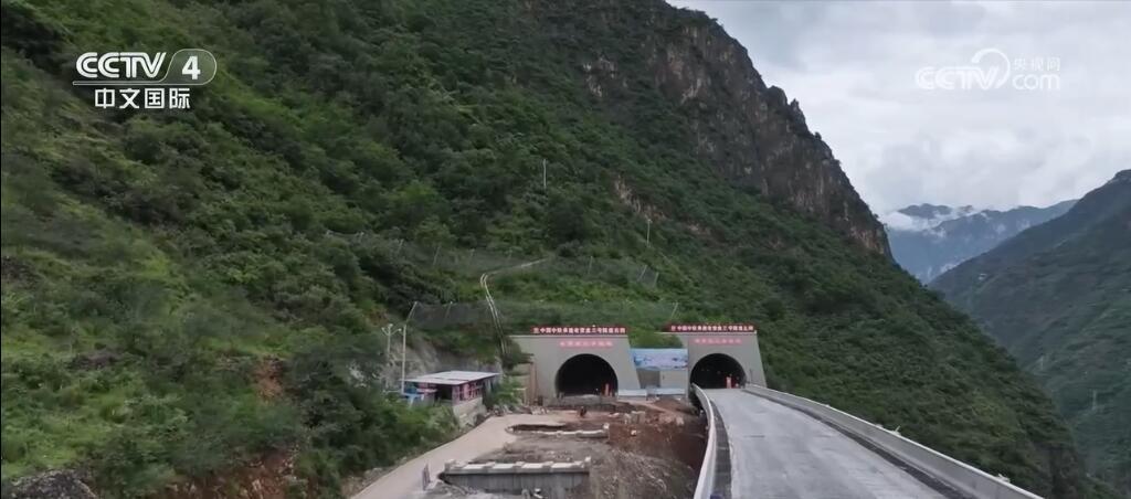 “蜀道难”变“蜀道畅” 交通建设破局大凉山之困