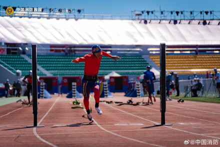 用镜头记录拼搏瞬间