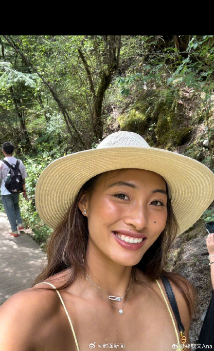 郑钦文晒九寨沟旅游照