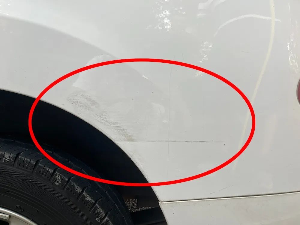 警车压实线变道擦挂后车逃逸?通报来了 警车压实线变道擦挂后车逃逸?通报来了