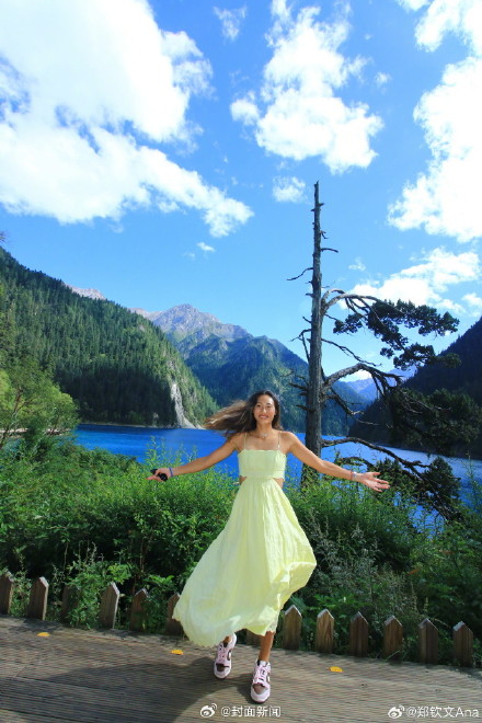 郑钦文晒九寨沟旅游照