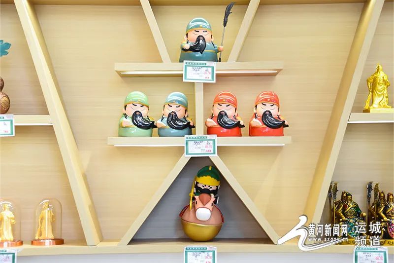 运城:来把“关公”带回家 关公文创深受游客喜爱 运城:来把“关公”带回家 关公文创深受游客喜爱
