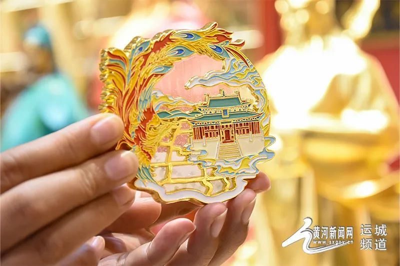 运城:来把“关公”带回家 关公文创深受游客喜爱 运城:来把“关公”带回家 关公文创深受游客喜爱