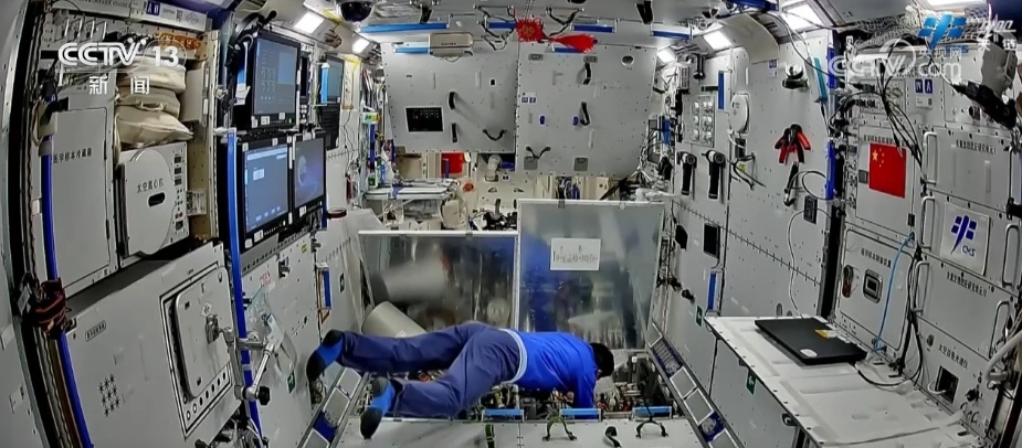 实验、试验、检查维护 “太空家园”里神舟十八号乘组忙碌又充实 实验、试验、检查维护 “太空家园”里神舟十八号乘组忙碌又充实