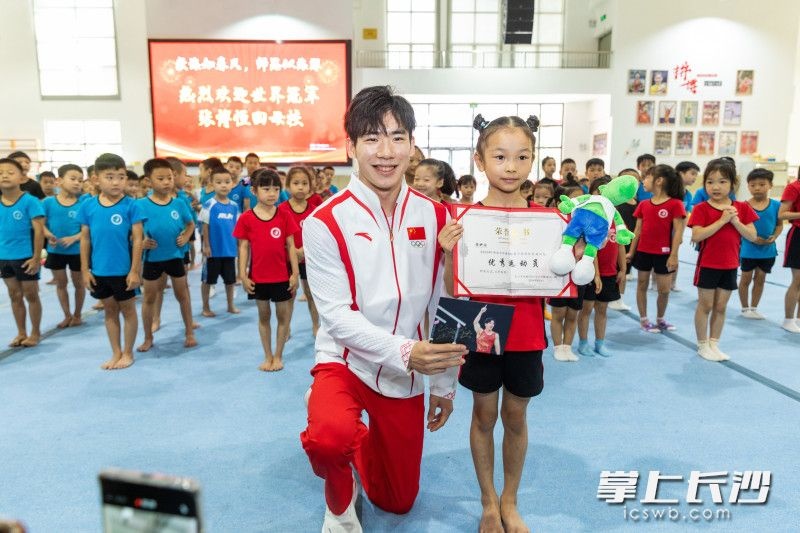 张博恒回母校当“老师”