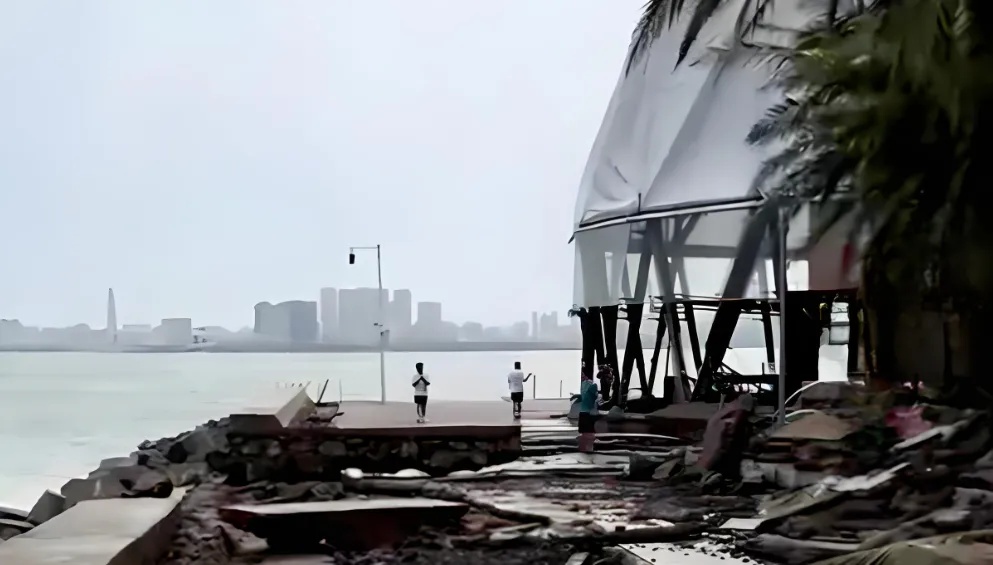 经济损失600亿!网红餐厅被“摩羯”撕碎!多台造价上千万风机被吹断! 经济损失600亿!网红餐厅被“摩羯”撕碎!多台造价上千万风机被吹断!