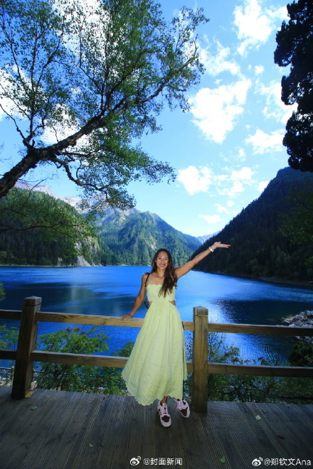 郑钦文晒九寨沟旅游照