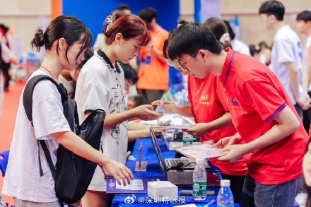 深圳职业技术大学迎来9000余名专科新生 深圳职业技术大学迎来9000余名专科新生