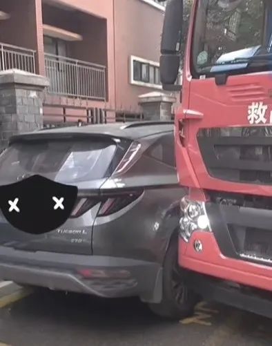 老人被困火场，119救援受阻！湖南警方：拘留3人！