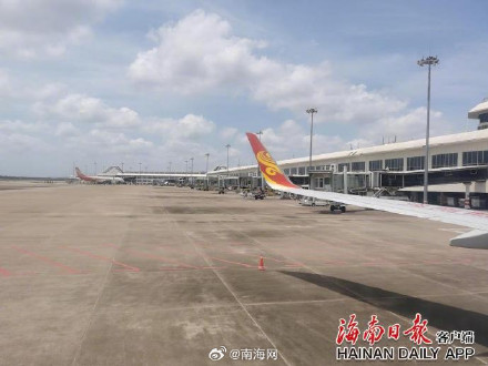 海口美兰机场台风后首批航班到达