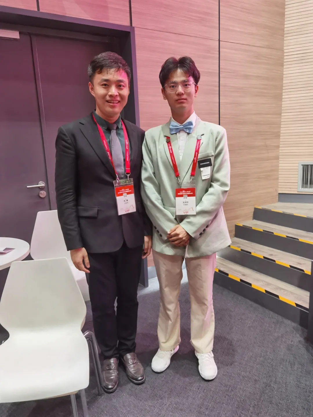 曾把“偶像”写进高考作文!本科生“追星”成功,还同台演讲…… 曾把“偶像”写进高考作文!本科生“追星”成功,还同台演讲……