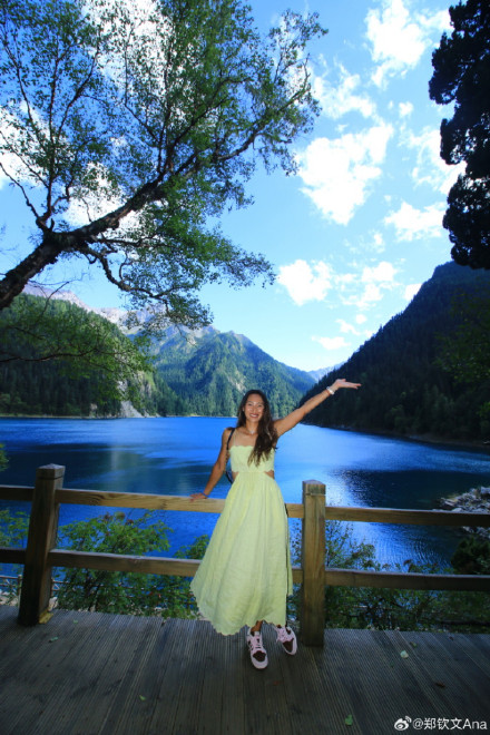 景美人更美!郑钦文晒和父母九寨沟游玩美照 景美人更美!郑钦文晒和父母九寨沟游玩美照