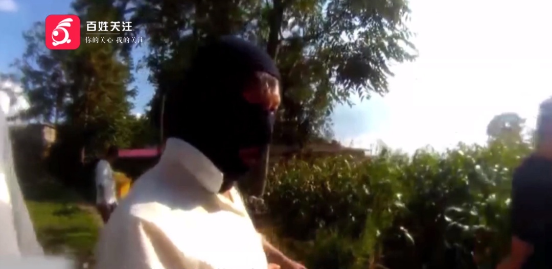 贵州多户人家酒席刚办完，礼金就不翼而飞！警方锁定神秘“紫雨伞”……