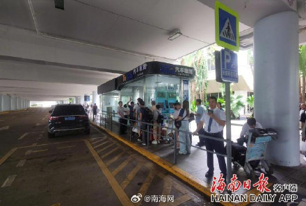 海口美兰机场台风后首批航班到达