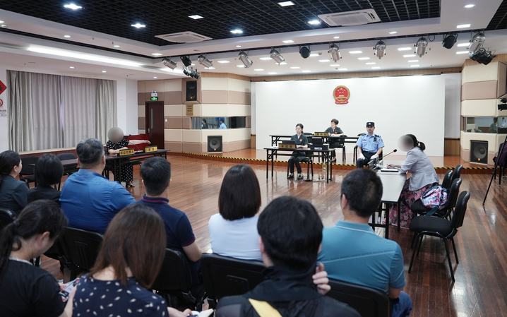 对物业不满意能拒交物业费吗?上海一法院在社区这样普法 对物业不满意能拒交物业费吗?上海一法院在社区这样普法