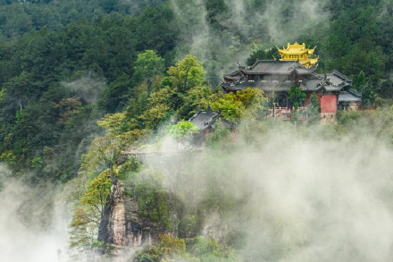 到綦江，总要来趟古剑山吧