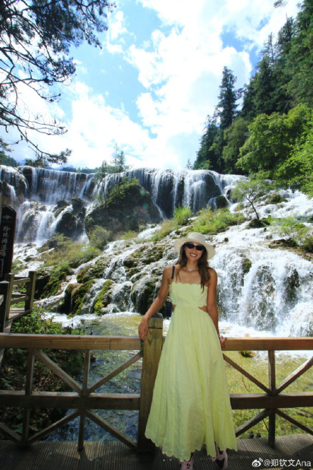 景美人更美!郑钦文晒和父母九寨沟游玩美照 景美人更美!郑钦文晒和父母九寨沟游玩美照