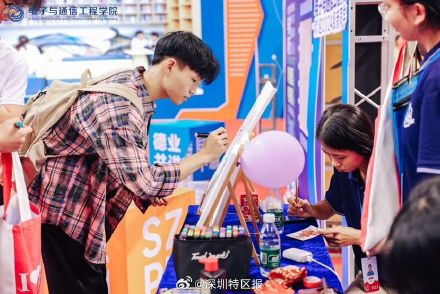 深圳职业技术大学迎来9000余名专科新生 深圳职业技术大学迎来9000余名专科新生