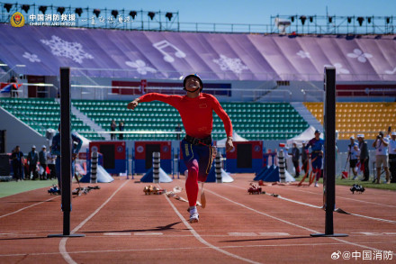 用镜头记录拼搏瞬间