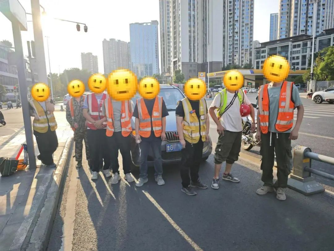 超员危害大 ，乘车拒绝“凑合挤”！