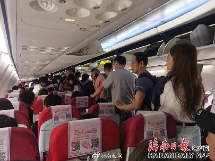 海口美兰机场台风后首批航班到达