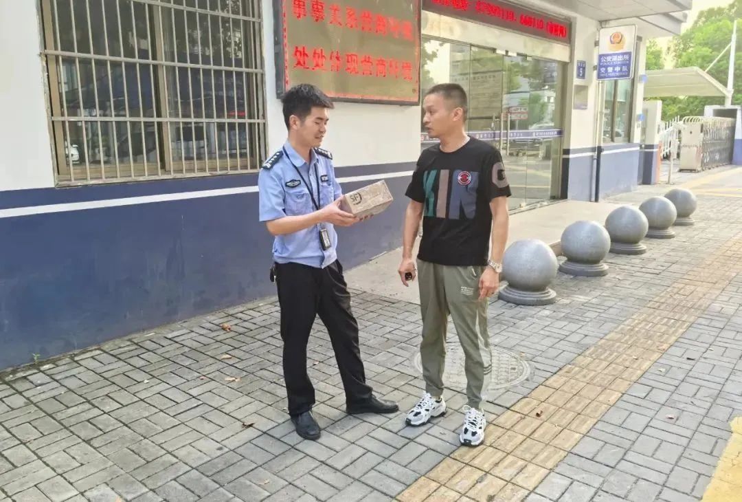 买了两条金项链，被老板报警！原因竟是……