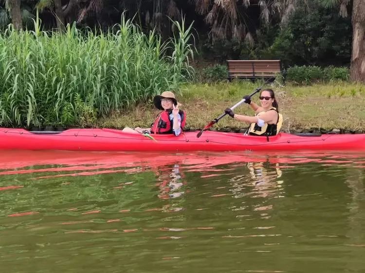 你们停车难?这里停船难!居民在上海这个小区河道“野划”玩嗨 你们停车难?这里停船难!居民在上海这个小区河道“野划”玩嗨