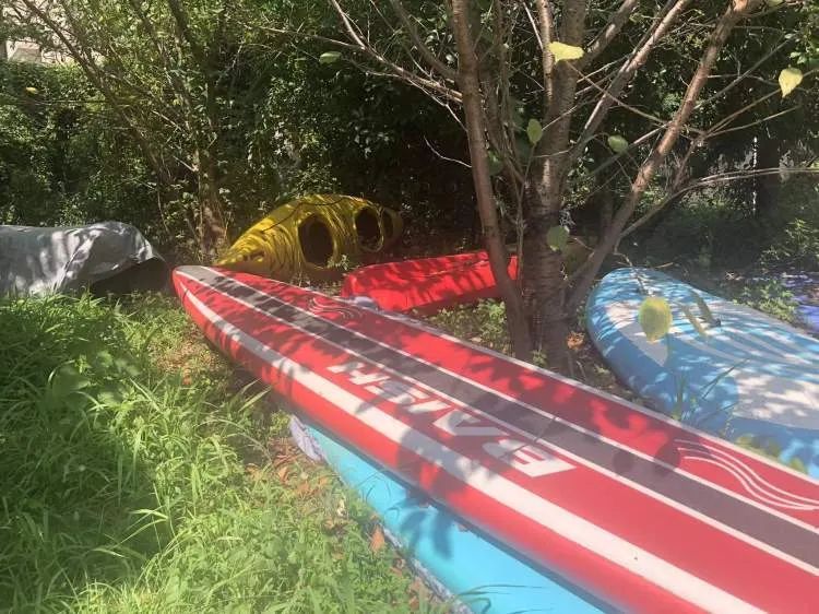 你们停车难?这里停船难!居民在上海这个小区河道“野划”玩嗨 你们停车难?这里停船难!居民在上海这个小区河道“野划”玩嗨