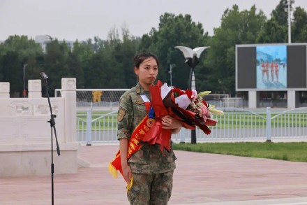 了不起！这名00后女军士立了一等功