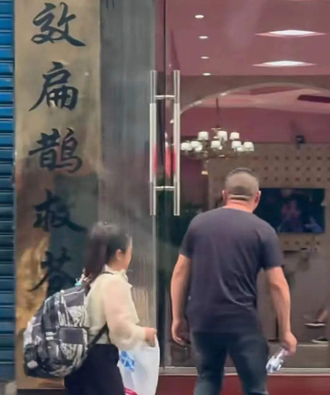 “医托”混入挂号队伍假装病友行骗 记者调查→ “医托”混入挂号队伍假装病友行骗 记者调查→