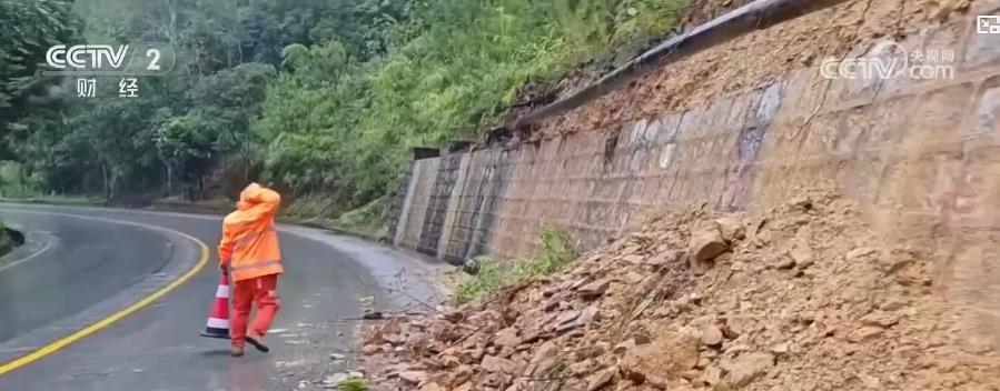 抢修道路、转移安置群众……云南各部门全力应对台风“摩羯”影响
